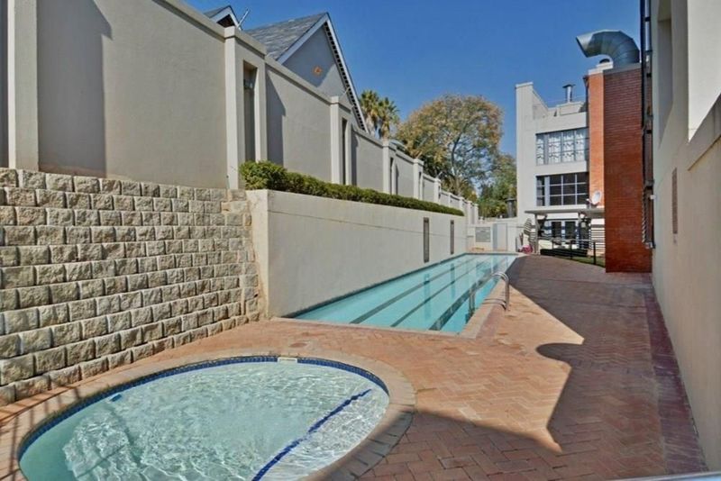 Iconic Spacious 3 Bedroom Townhouse For Sale in Hyde Park