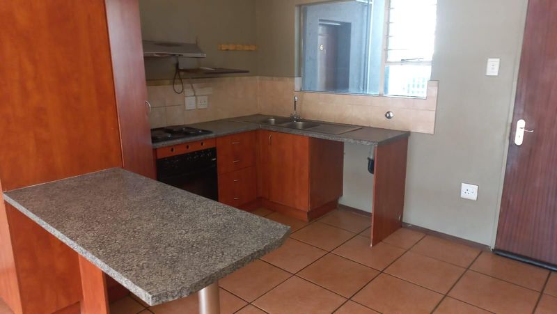 2 Bedroom Apartment For Sale in Benoni North
