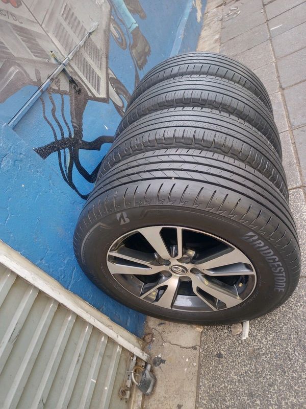 A Set of 17inche Toyota Rav4 Original mags Rims And Tyres