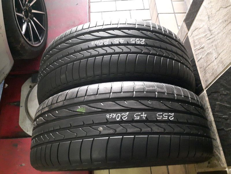 255/45/20×4 runflat Bridgestone we are selling quality used tyres at affordable prices call/whatsApp