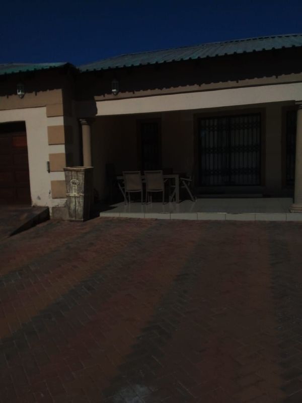 Contry style HOME with 2 chalets Furnished IDEAL FOR B&amp; B additional Income on AH IN GAUTENG