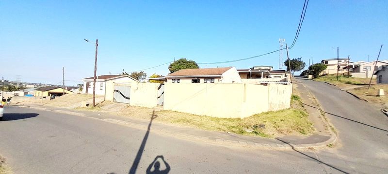 2 BEDROOMS Freestanding House FOR SALE in Newlands East