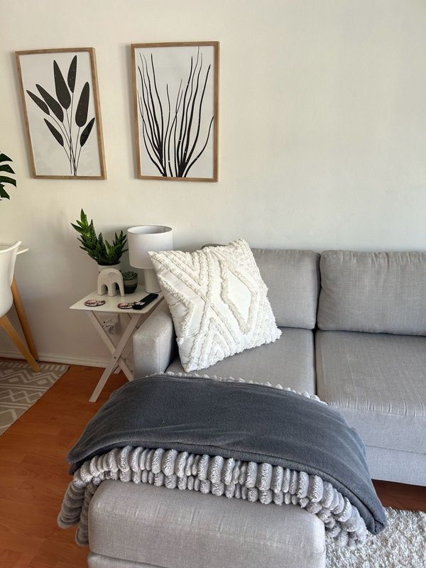 Grey L-shape Couch (interchangeable side)