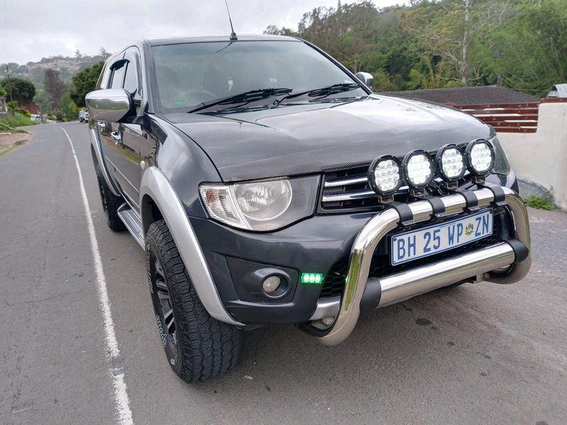 2011 mitsubishi triton