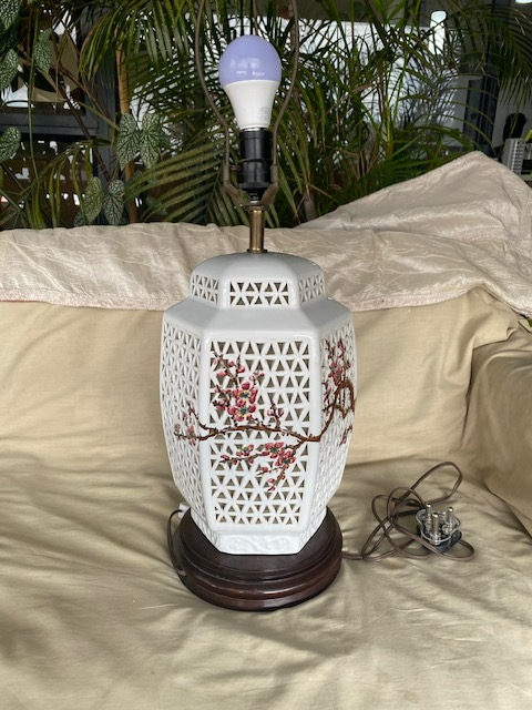 Reticulated Blanc de Chine (White Porcelain) Table Lamp