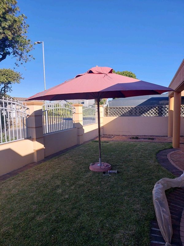 Tradewinds 4m parasol for sale