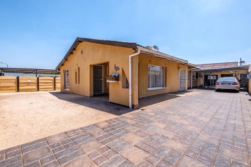 IMMACULATE 3 BEDROOM HOUSE FOR SALE IN SOPHIATOWN FOR R1480 000