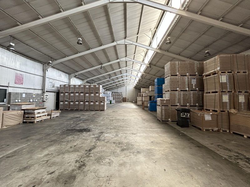 1,500m2 Warehouse / Factory TO LET in Secure Building in Montague Gardens, Cape Town.