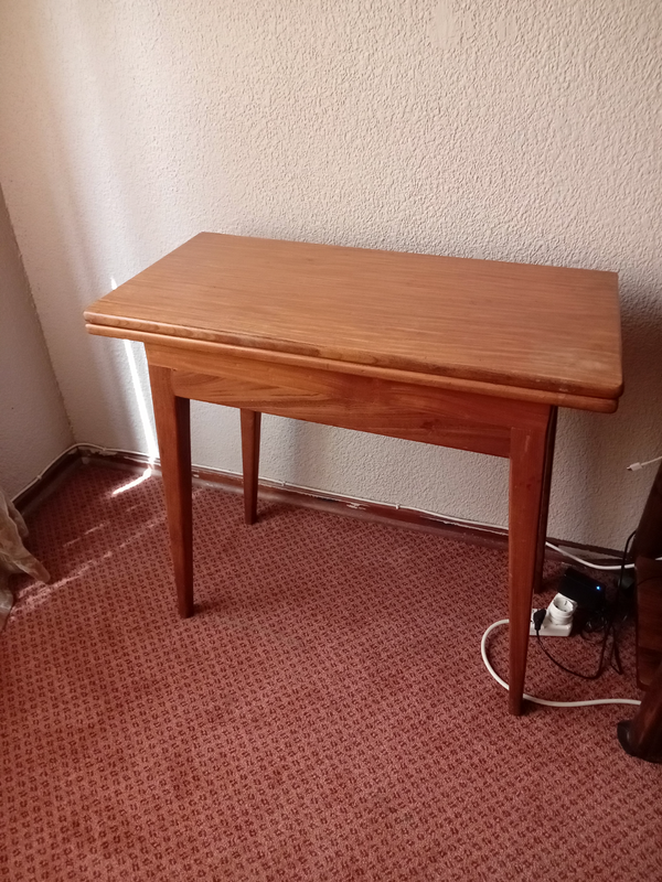 Teak wood playing cards table