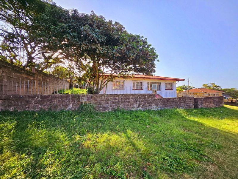 Perfectly Located Corner Property Situated on Island View Road Bluff