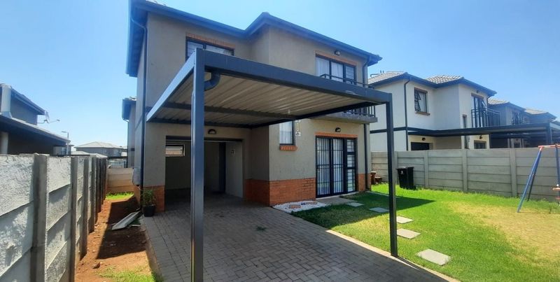 Modern Exquisite Three Bedroom House  with Single Garage and Carport with immaculately luxurious li