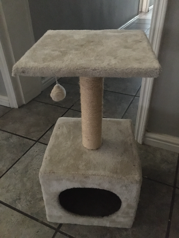 Cat scratching post hardly used