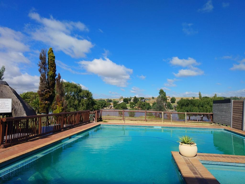 Beautiful river facing 3 in 1 property with 100m river frontage in the Vaal(Vaal Dam)