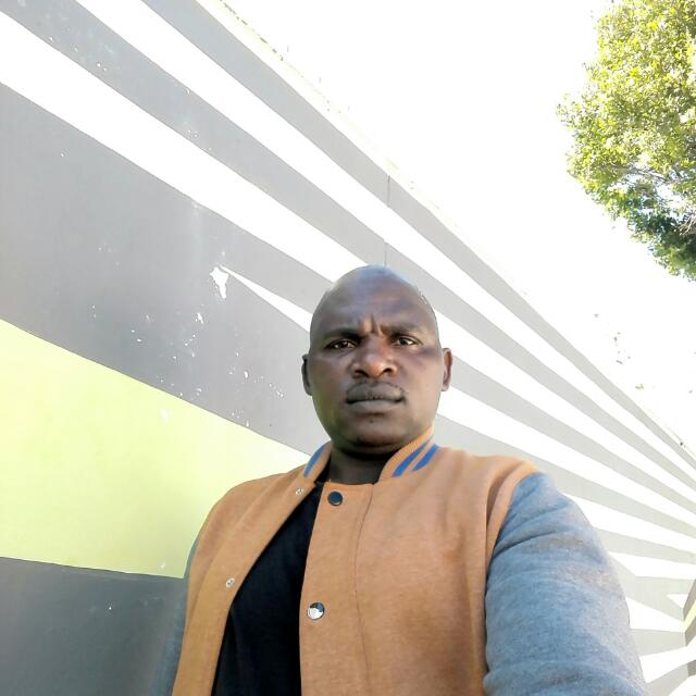 WELOS SMART AGED 44, A MALAWIAN MAN IS LOOKING FOR A FULL/PART TIME HOUSEKEEPING AND  GARDENING JOB
