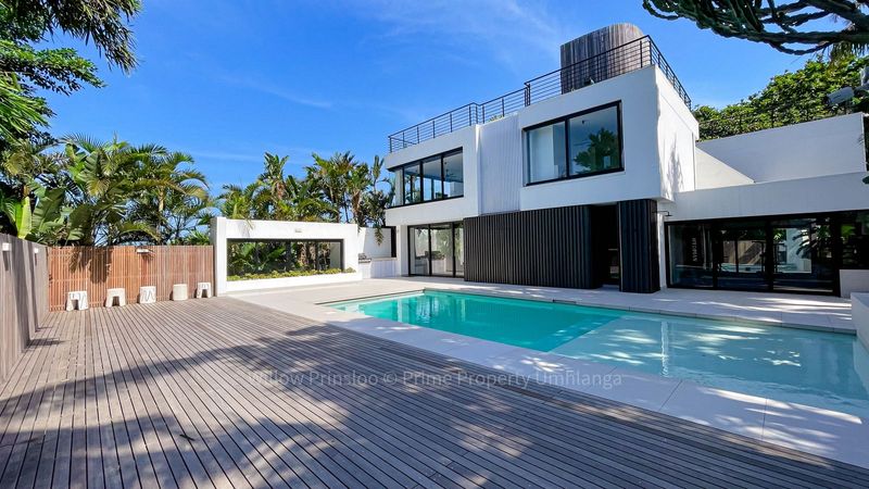 Luxurious Contemporary 4-Bedroom Home in La Lucia’s finest address!