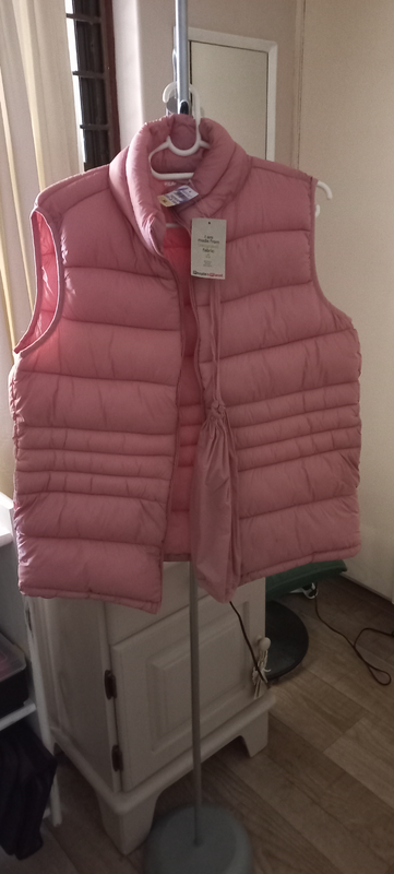 5 x Ladies Medium Body Warmers used and new