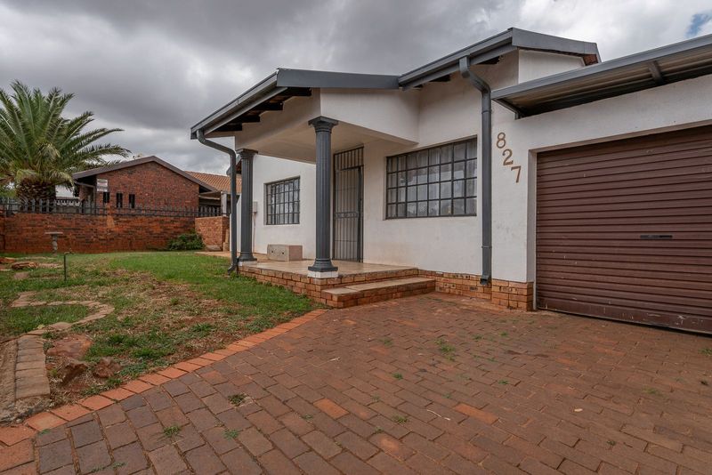 3 BEDROOM FAMILY HOME IN THE HEART OF LENASIA SOUTH EXT 1