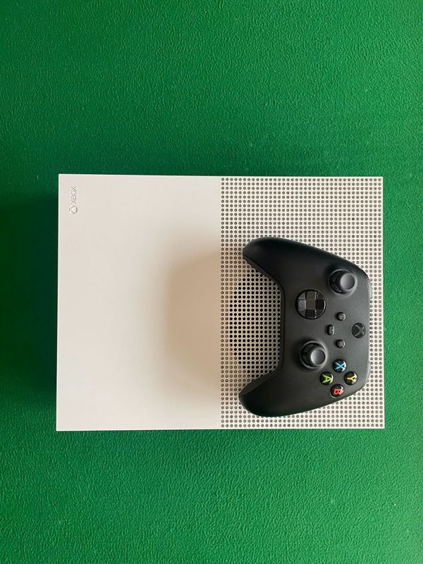 Xbox One S 1TB Console &#43; Controller