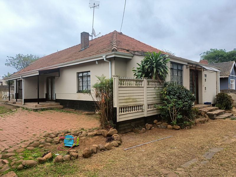 Very Spacious Three Bedroom Freestanding House to Rent at Scottsville