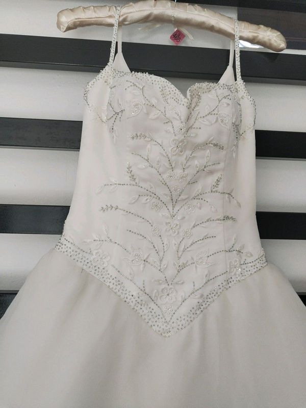 White organza wedding dress size 30