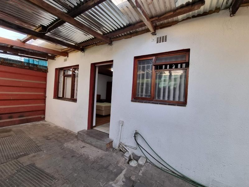 Bachelor Studio to Rent:  Bellville South
