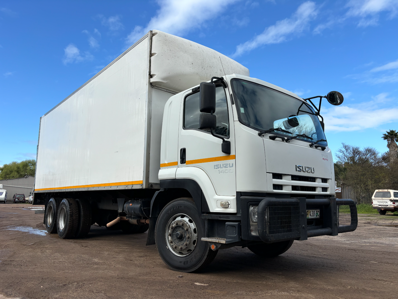 2017 ISUZU FVZ1400 AUTO 6X4 VOLUME VAN WITH TAIL LIFT