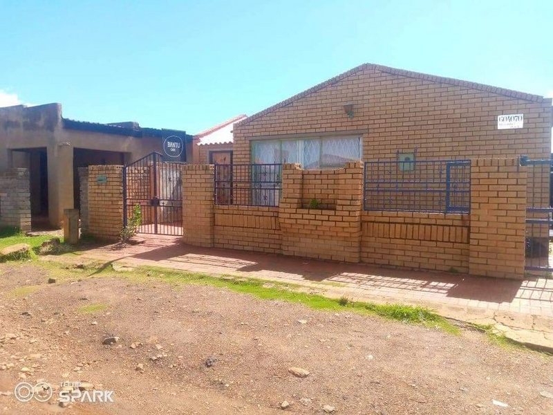 4 Room House with 3 Room outside for Sale in Sebokeng