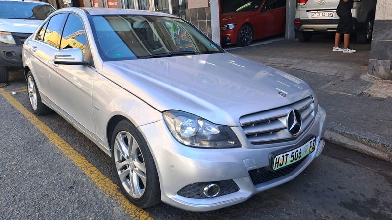 2011 MERCEDES BENZ C200 AUTOMATIC TRANSMISSION IN EXCELLENT CONDITION WITH SPARE KEYS
