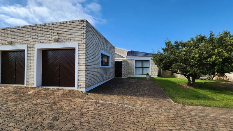 Charming 2-Bedroom Townhouse in Central Jeffreys Bay