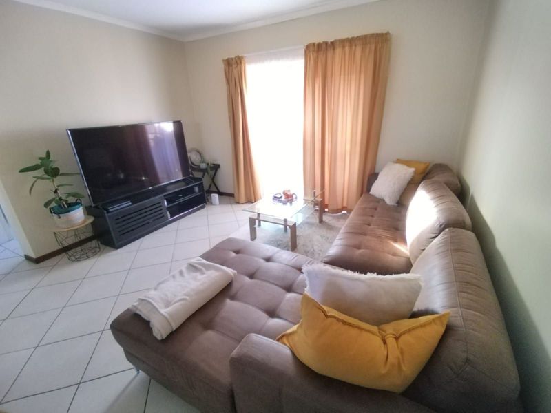 Neat 2 bed apartment in sought-after Sagewood, Midrand. Ideal for first-time buyers or investor !
