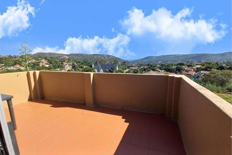 Simplex With 2 Bedrooms, 2 Bathrooms And Terrace With A View!