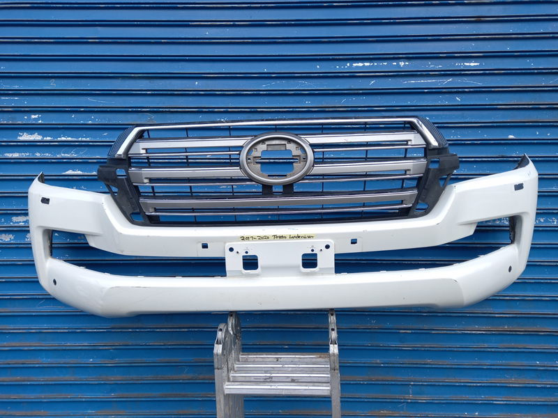 Toyota Land Cruiser Front Bumper &amp; Grille (2018 - 2021)