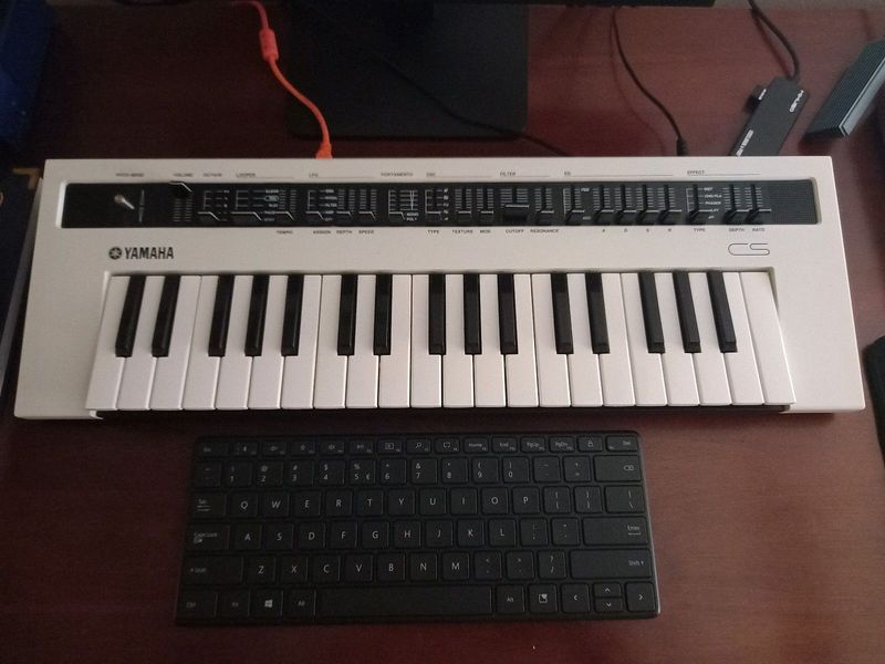 Yamaha Reface CS Synthesizer R10 000 Negotiable.