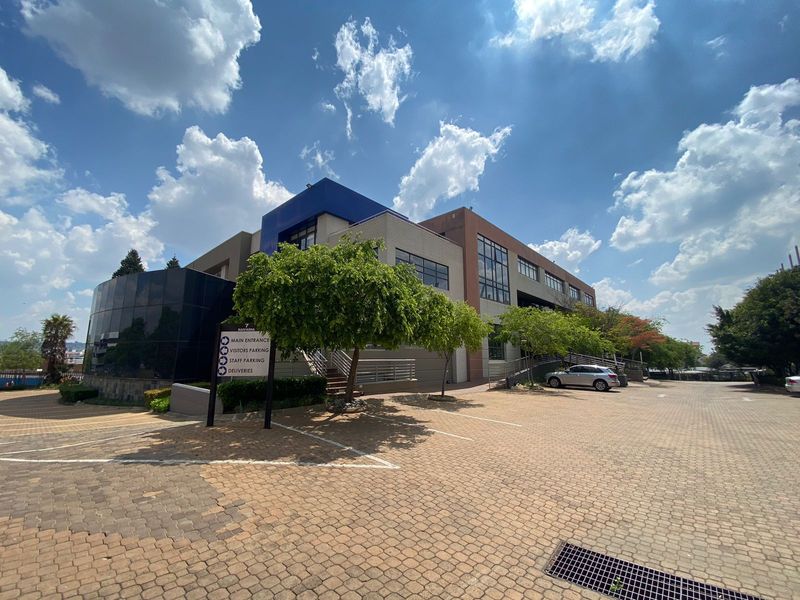Commercial Office Space available to let in Sunninghill Immediately