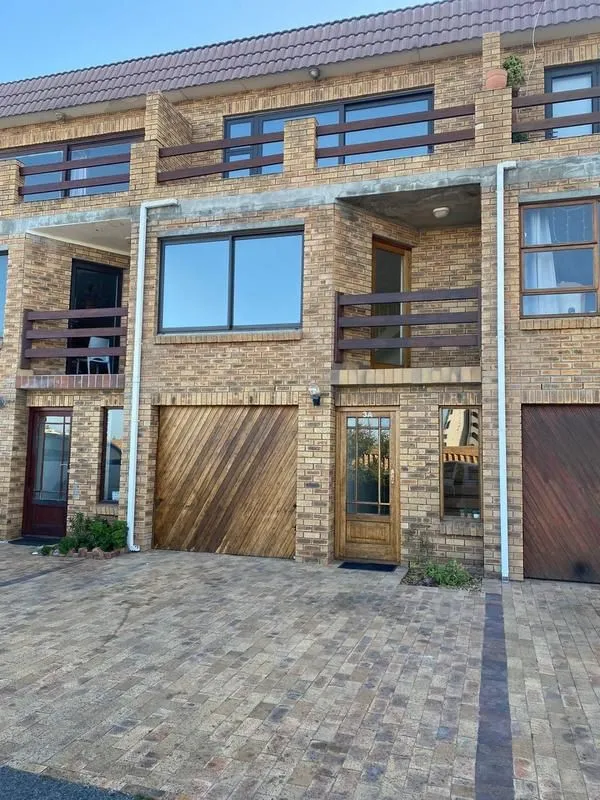 Rental R 16500.00 per month- 3 Bedroom Townhouse in Muizenberg