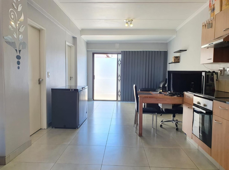 SHARED APARTMENT in Sunninghill R4000