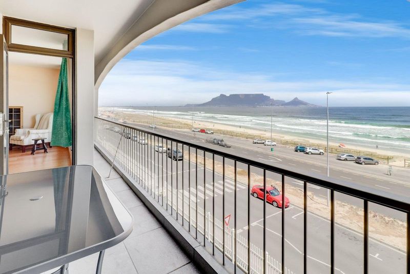Serene Seaside Escape: Luxurious 2-Bedroom Beachfront Apartment