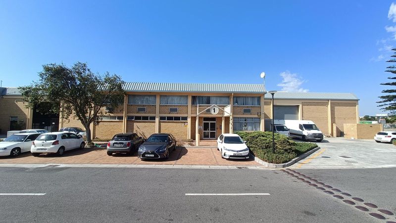 1526sqm Industrial Warehouse To Let in Montague Gardens
