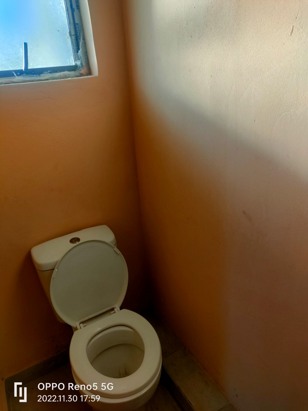 Big Open Plan Room. Adams near KwaMakhutha. Ensuite Shower, Toilet, Kitchen Area. Prepaid Electricty
