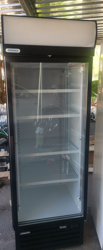 Single door upright fridge - Staycold HD690
