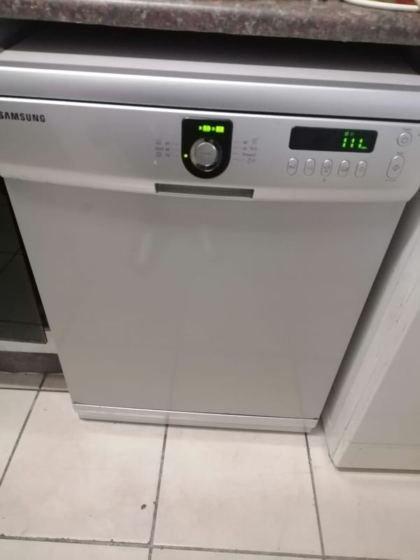 Silver Samsung 14 place dishwasher