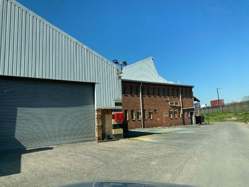 3425m² Warehouse in Secure Industrial Park