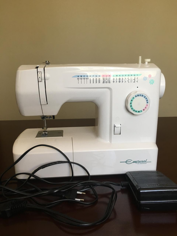 Sewing machine/Rugs/Deep fryer/ DVD and Speaker set/ Duvets