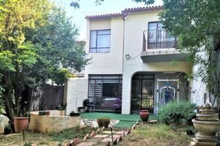 3 Bedroom house in Mondeor For Sale