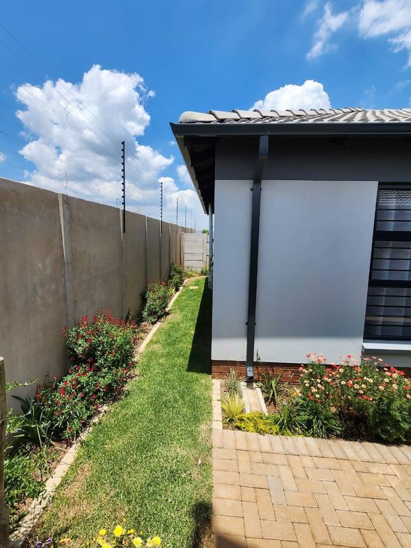 House in Olifantsfontein For Sale