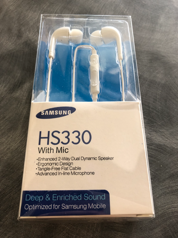 SAMSUNG ORIGINAL HS330 STEREO HEADSET NEW IN PACKAGING.
