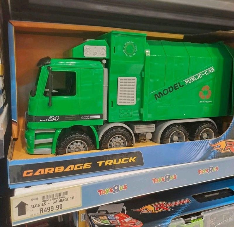 Quality Reggies Garbage Truck