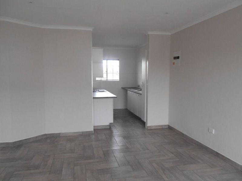 Delightful 2 Bedroom upstairs apartment for rent in Beyers Park!