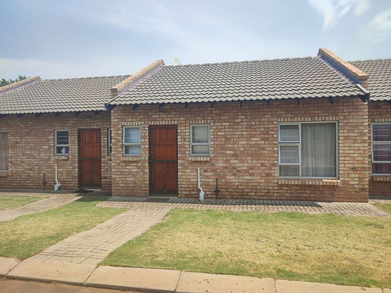 2 Bedroom Apartment To Let in Riversdale, Meyerton