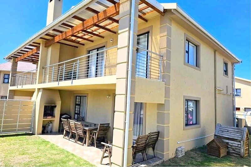 Pet-Friendly 3-Bedroom Townhouse with Rental Potential in Heiderand